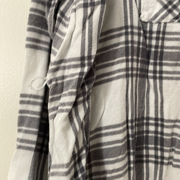 Maternity grey and white plaid shirt - Picture 4 of 7